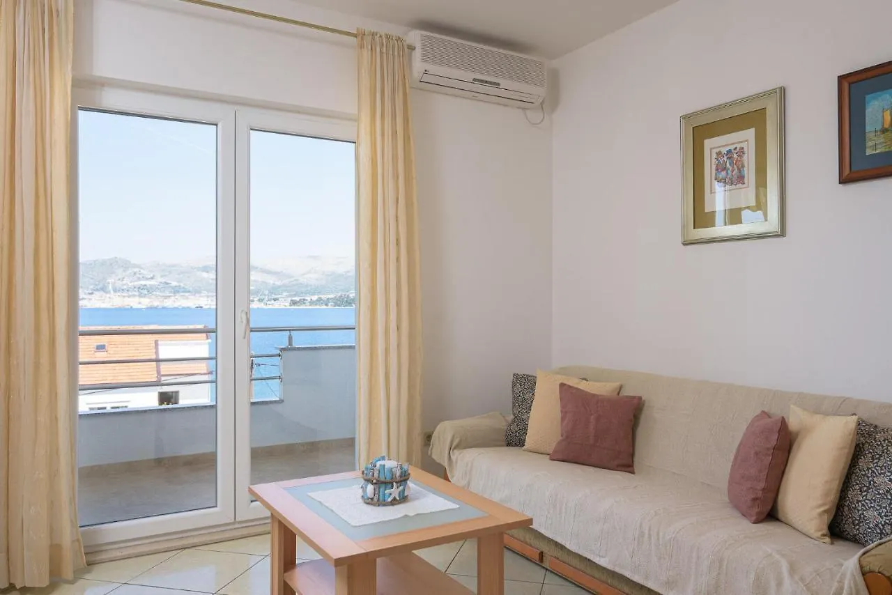 Apartments Ivan تروغير