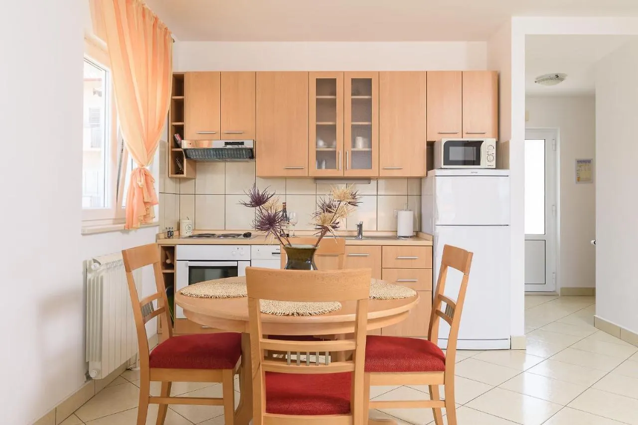 Apartments Ivan Trogir 0*,