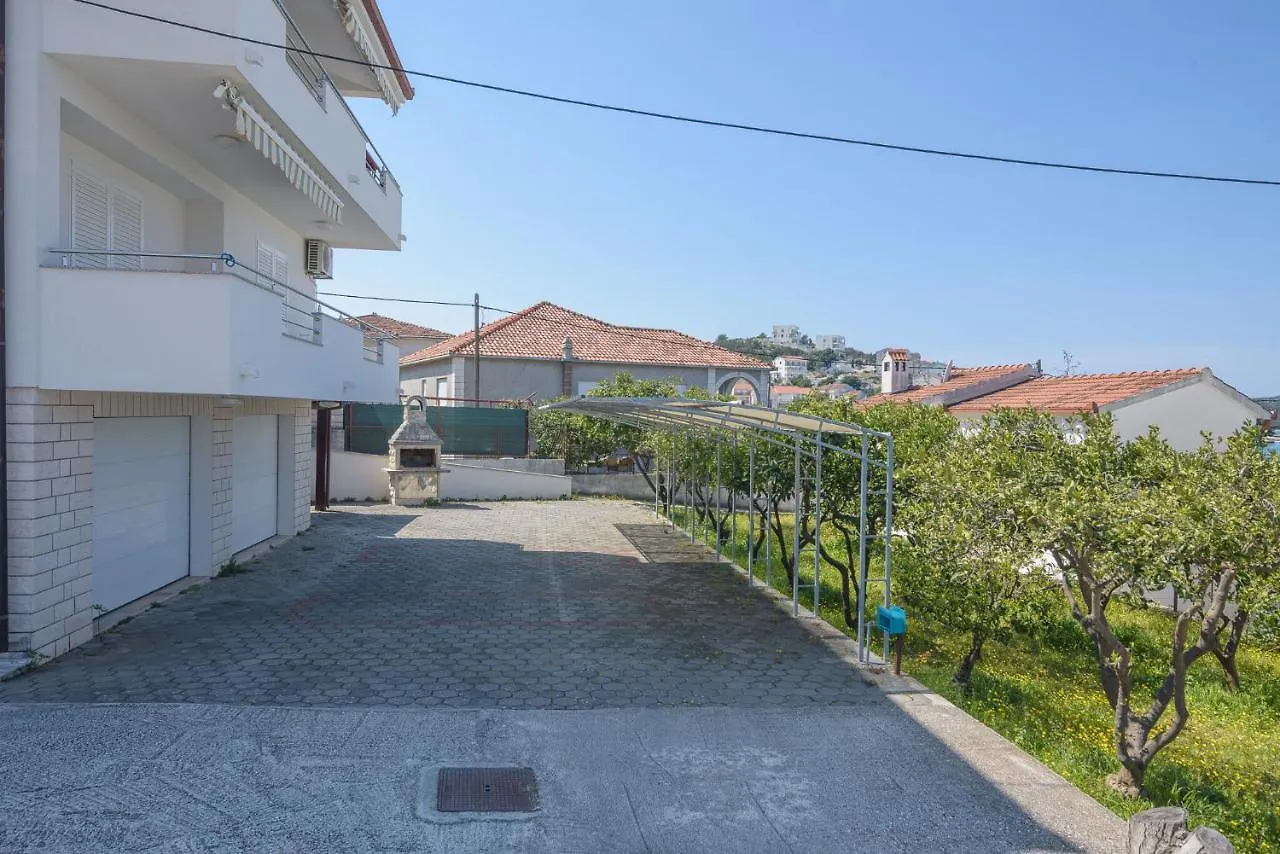 Apartments Ivan Trogir